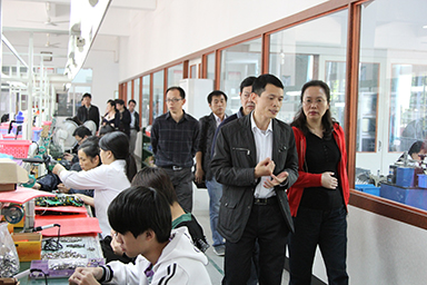 福建省委統(tǒng)戰(zhàn)部副部長、省工商聯(lián)黨組書記王玲視察虹潤公司